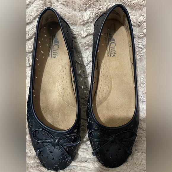 Ladies Cliffs by White Mountain size 6US - Picture 2 of 3